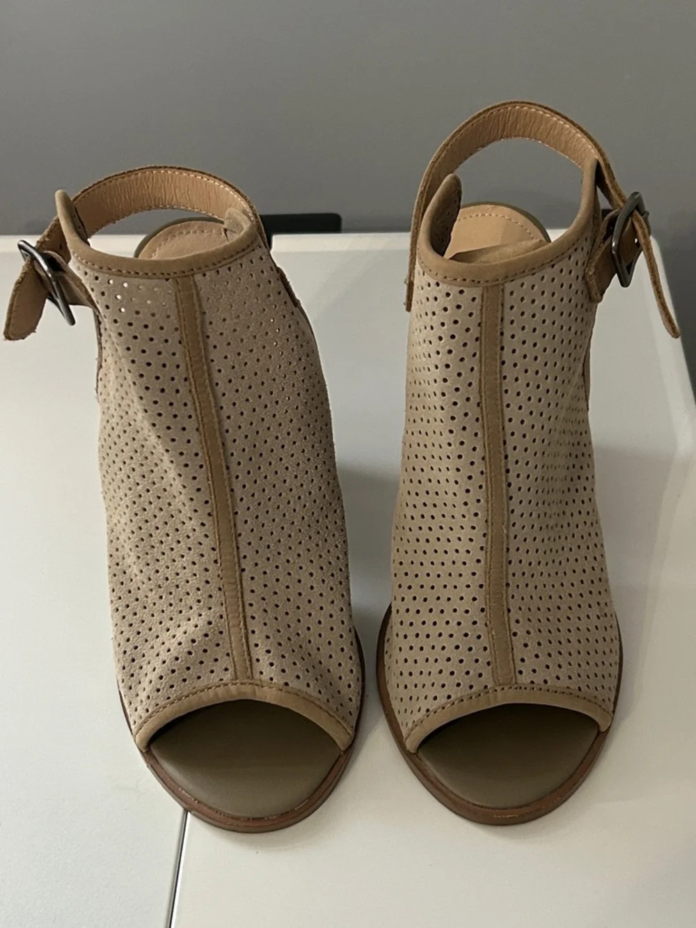 Kelsi Dagger Brooklyn Goya Slingback Sandal Size 7.5 Taupe Perforated Block Heel